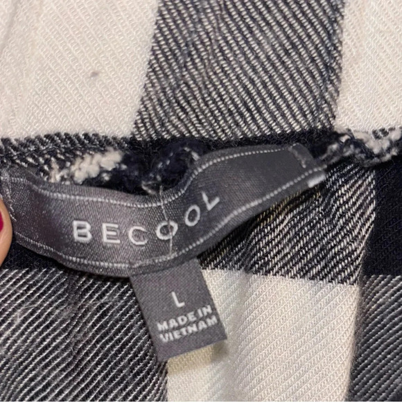 OFF THE SHOULDER BUFFALO CHECK TOP L - Picture 3 of 6